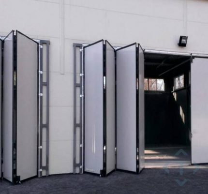 Складчатые ворота DoorHan 3200х2500