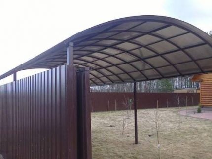 Навес дачный из поликарбоната для автомобиля